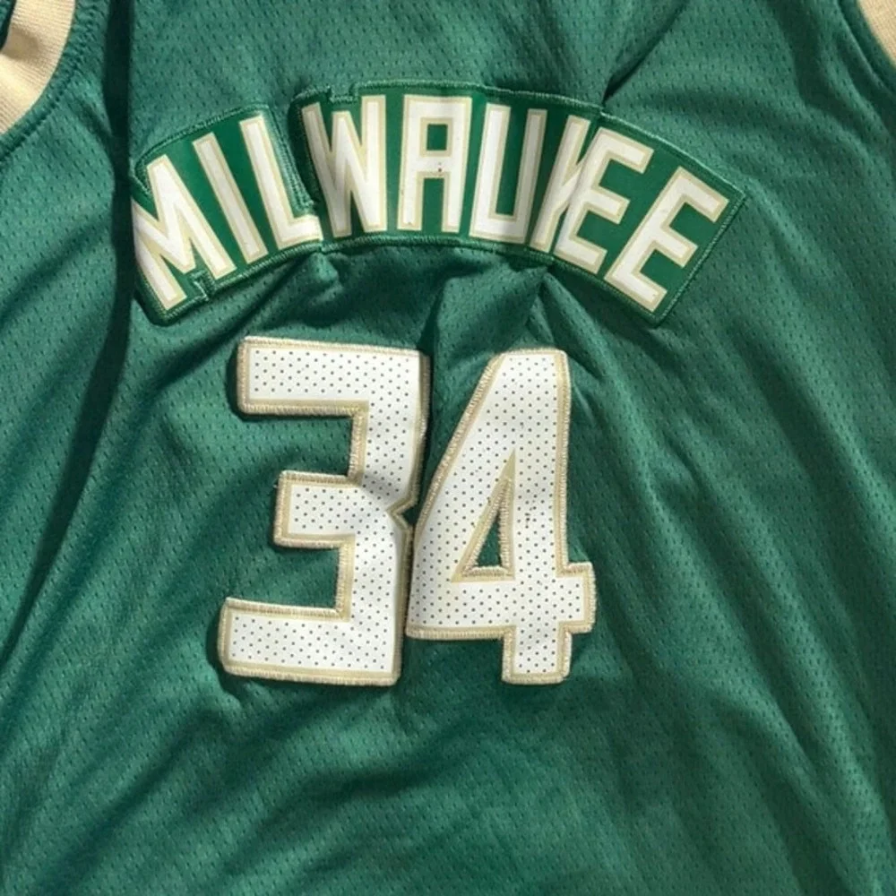 Nike Milwaukee Bucks Giannis Antetokounmpo Youth L NBA Basketball Jersey Green